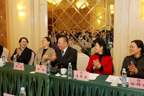 市政协主席杨枫参加分组讨论
